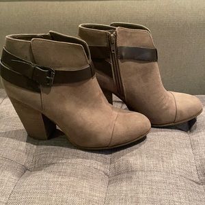 Carlos Santana Booties size 9